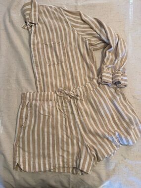 Universal Thread Beige and White Striped High-Waist Drawstring Shorts